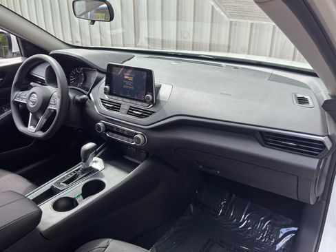 Used 2022 Nissan Altima 2.5 SV FWD image 13