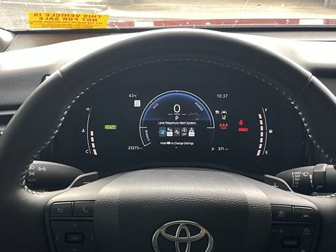 Used 2025 Toyota Camry SE image 14
