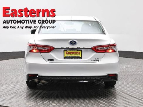 Used 2020 Toyota Camry LE image 6