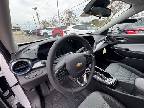 New 2026 Chevrolet Trax LT w/ Sunroof Package image 10