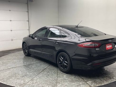 Used 2013 Ford Fusion SE image 2
