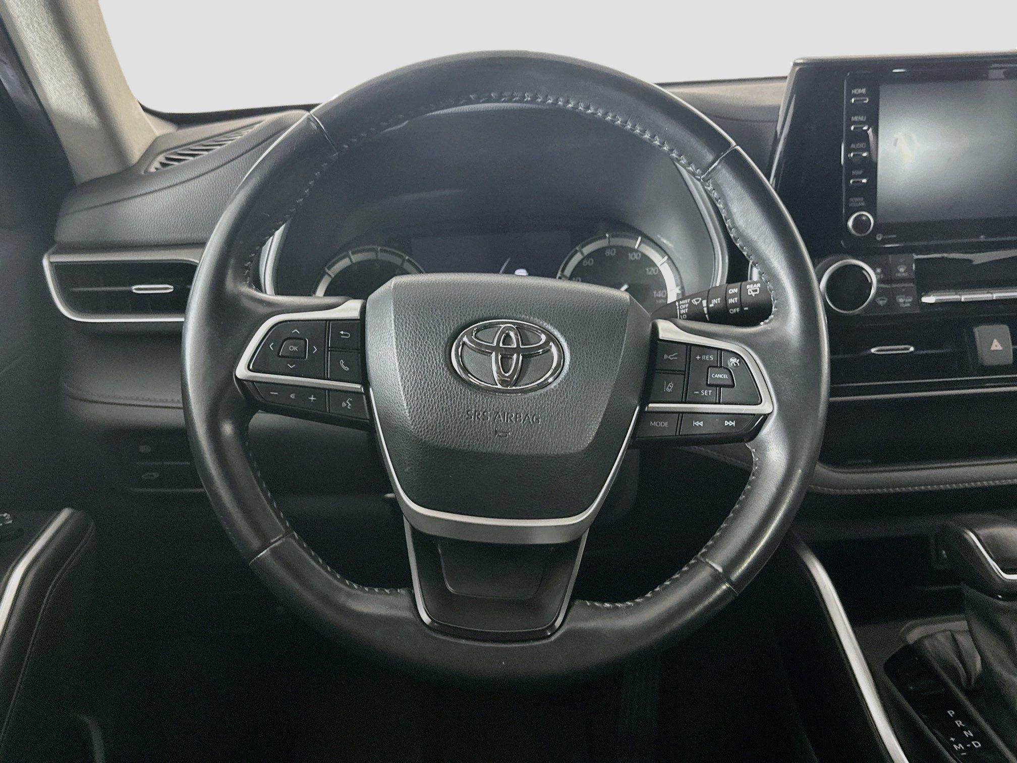Used 2022 Toyota Highlander XLE FWD image 18