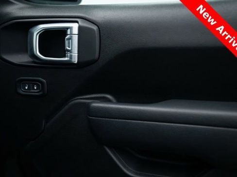 Used 2024 Jeep Wrangler Unlimited image 32