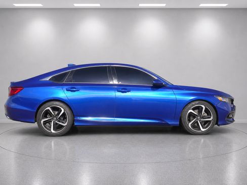 Used 2019 Honda Accord Sport image 2