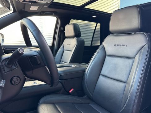 Used 2023 GMC Yukon Denali image 6