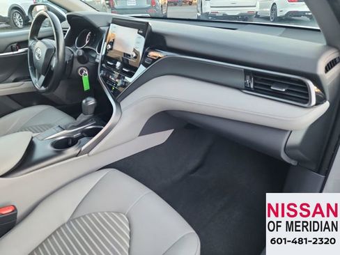 Used 2024 Toyota Camry SE image 14
