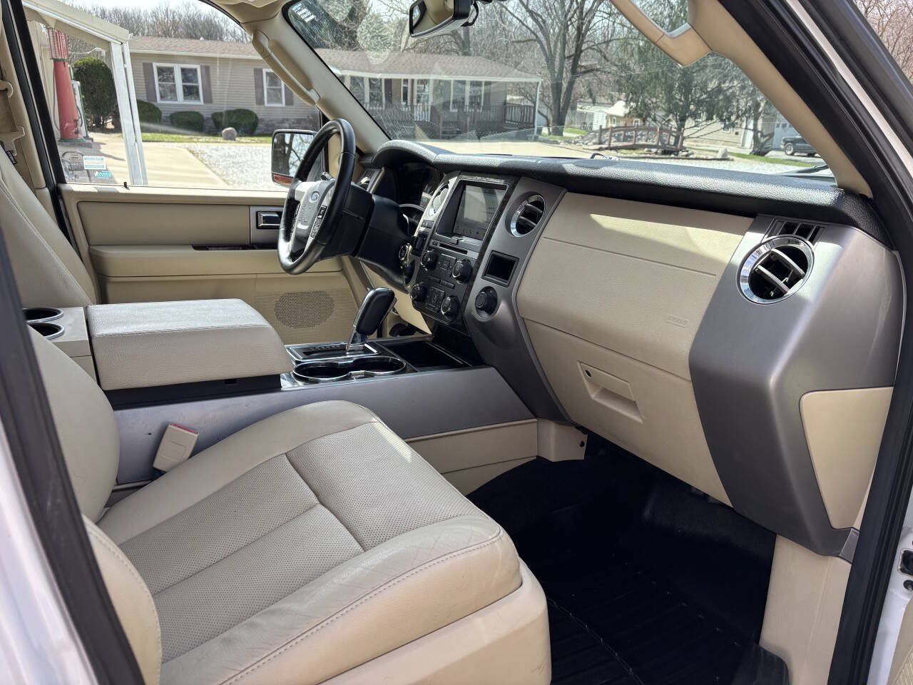 Used 2017 Ford Expedition EL Limited w/ Equipment Group 301A AWD/4WD image 9