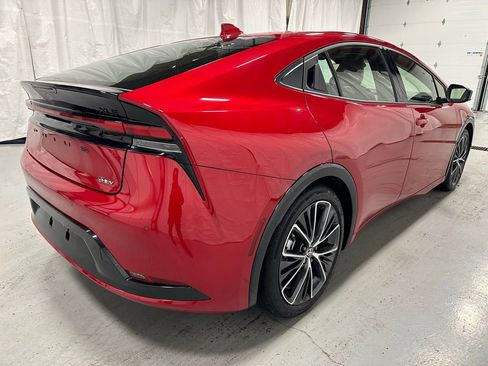 Used 2025 Toyota Prius XLE image 7