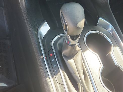 Used 2022 Chevrolet Traverse LT image 14