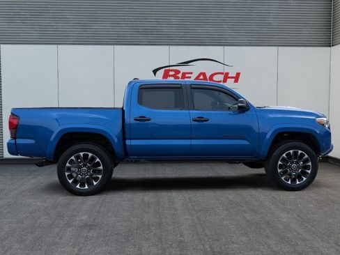 Used 2018 Toyota Tacoma TRD Sport AWD/4WD image 7
