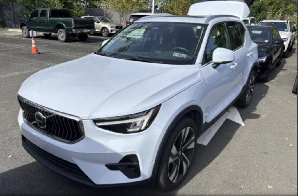 Certified 2024 Volvo XC40 B5 Plus w/ Protection Package Premier AWD/4WD image 18