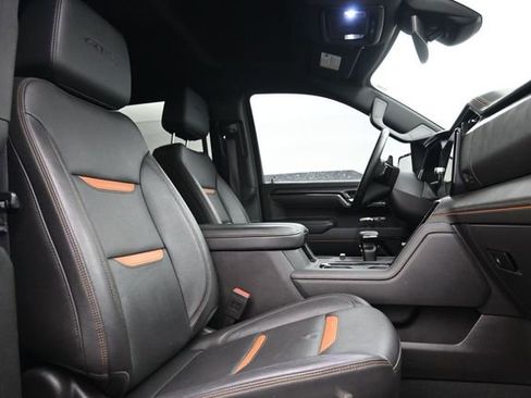 Used 2025 GMC Sierra 1500 AT4 w/ AT4 Premium Package AWD/4WD image 30