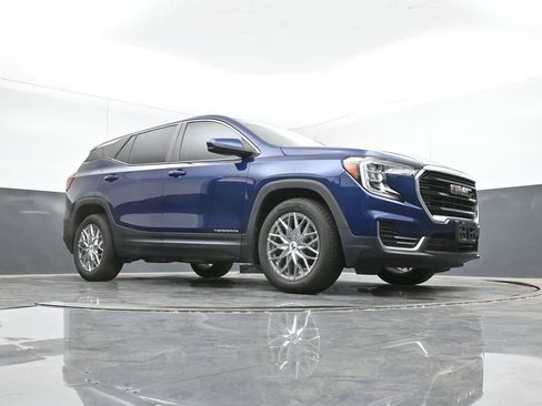 Used 2022 GMC Terrain SLE image 42