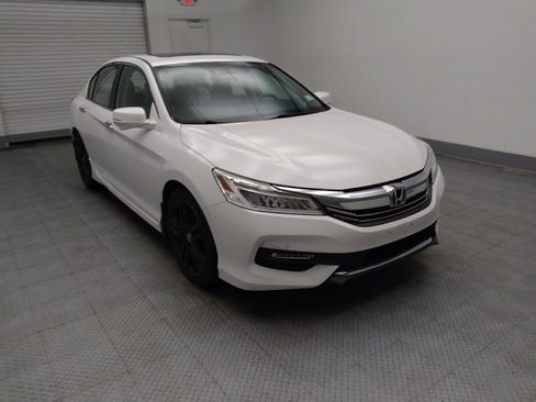 Used 2017 Honda Accord Touring image 13