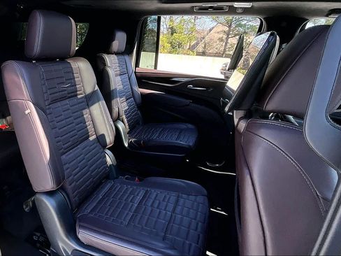Used 2023 Cadillac Escalade ESV Premium Luxury Platinum w/ LPO, Radiant Package AWD/4WD image 19
