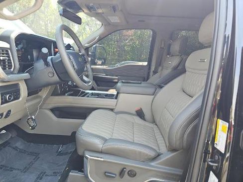 Used 2025 Ford F450 Platinum w/ Platinum Plus Package image 2