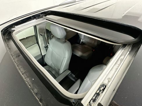 Used 2024 Toyota Sienna Limited AWD/4WD image 22