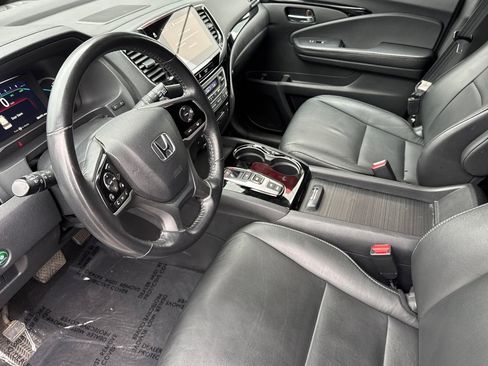 Used 2020 Honda Pilot Touring image 11