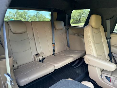Used 2019 Cadillac Escalade Platinum AWD/4WD image 14
