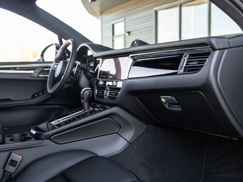 Certified 2026 Porsche Macan AWD/4WD image 47