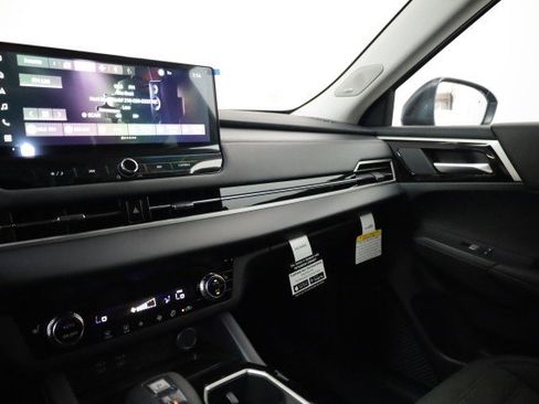 New 2025 Mitsubishi Outlander SE image 10