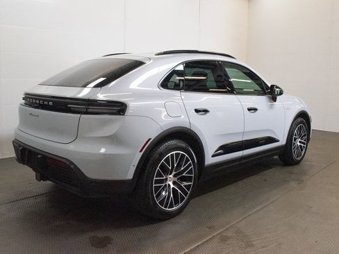 Certified 2025 Porsche Macan 4 Electric image 10
