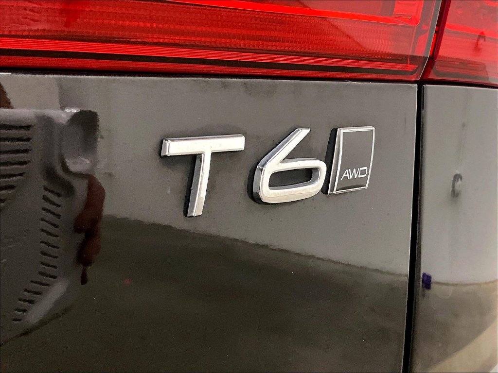 Used 2019 Volvo XC60 T6 Momentum w/ Multimedia Package AWD/4WD image 24