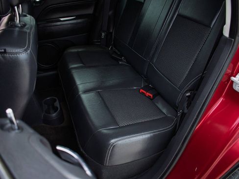 Used 2014 Jeep Compass Latitude FWD image 27