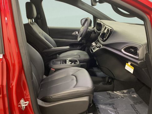 New 2027 Chrysler Pacifica Select FWD image 27