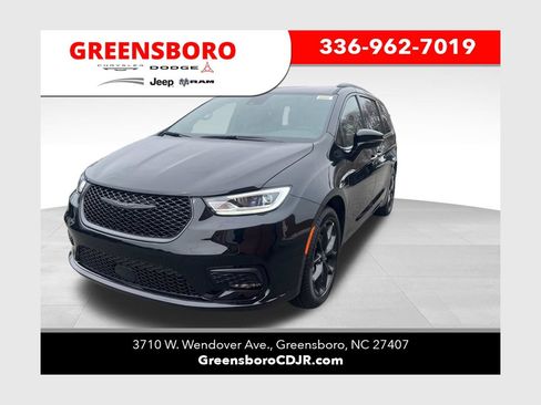 New 2026 Chrysler Pacifica Select w/ S Appearance Package FWD image 1