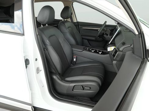 New 2025 VinFast VF 8 Eco AWD/4WD image 17