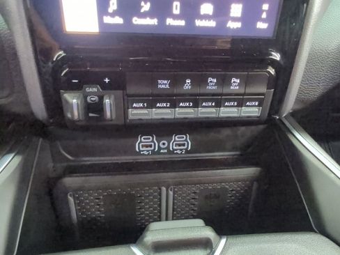 Used 2025 RAM 2500 Big Horn AWD/4WD image 15