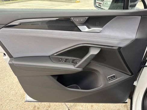 New 2026 Volkswagen Tiguan SE R-Line FWD image 13