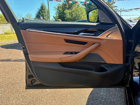 Used 2018 BMW M550i xDrive image 11