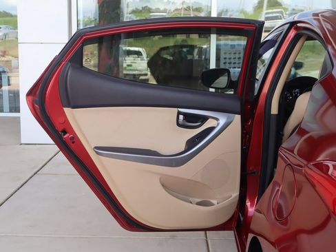 Used 2013 Hyundai Elantra GLS w/ Preferred Pkg FWD image 27