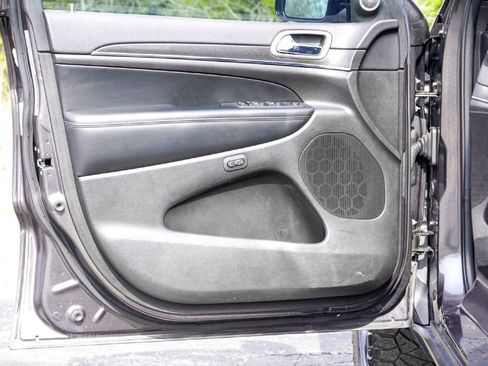 Used 2018 Jeep Grand Cherokee Limited image 21