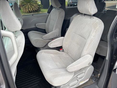Used 2019 Toyota Sienna LE image 14