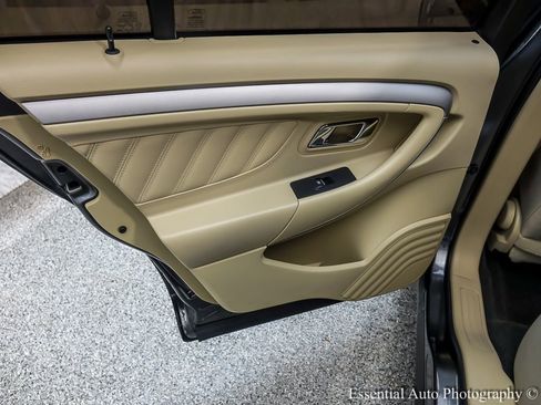 Used 2018 Ford Taurus SE image 20