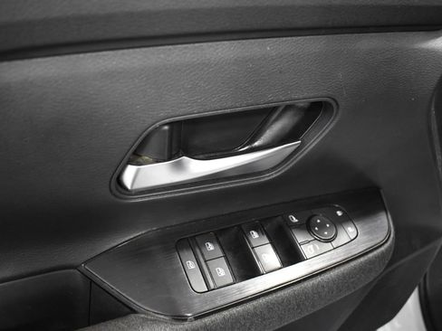 Certified 2025 Nissan Kicks SV AWD/4WD image 15