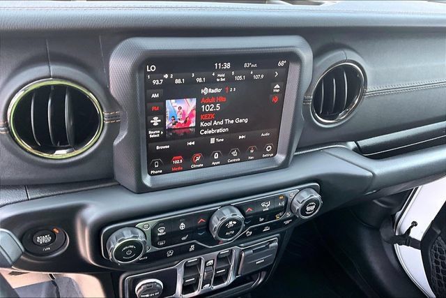 Used 2021 Jeep Gladiator Overland AWD/4WD image 6
