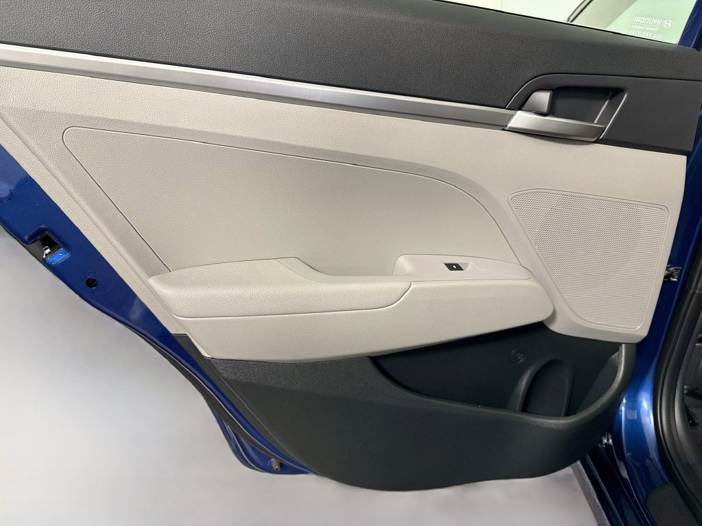 Used 2020 Hyundai Elantra SE FWD image 24