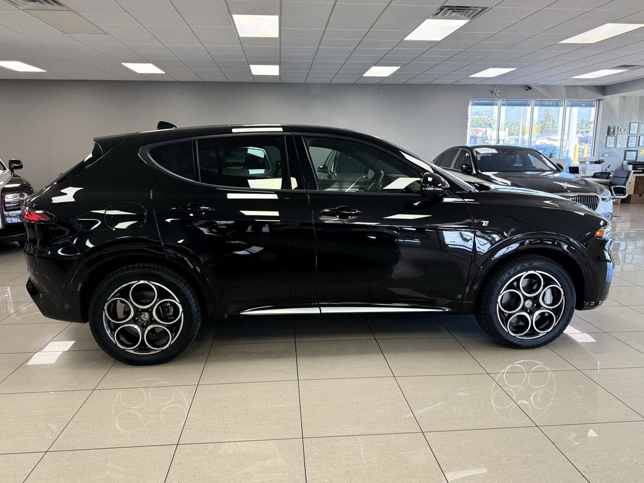 Used 2024 Alfa Romeo Tonale Ti AWD/4WD image 3