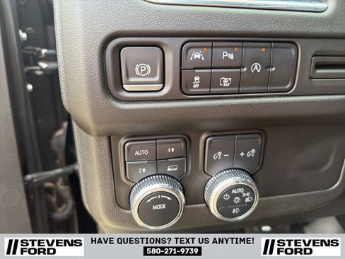 Used 2023 GMC Yukon XL SLT w/ SLT Luxury Package AWD/4WD image 18