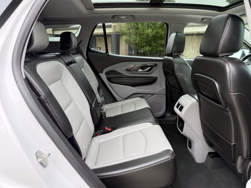 Used 2022 GMC Terrain SLT w/ Infotainment Package II AWD/4WD image 18