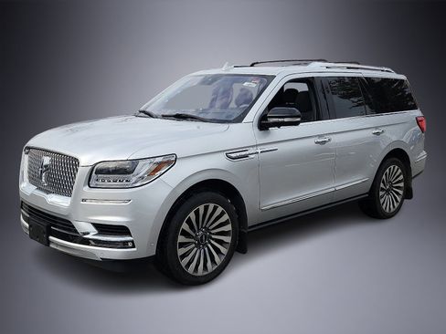 Used 2019 Lincoln Navigator Reserve image 3