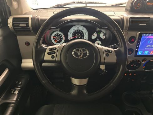 Used 2011 Toyota FJ Cruiser 4WD image 18