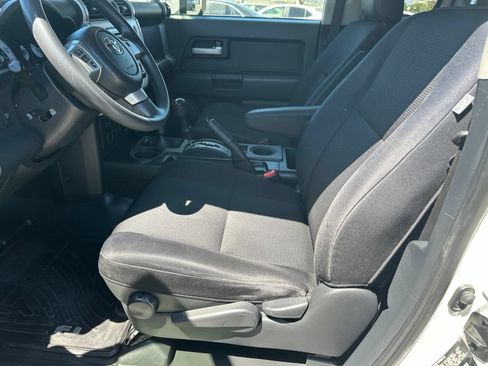 Used 2013 Toyota FJ Cruiser 4WD w/ Convenience Pkg image 5