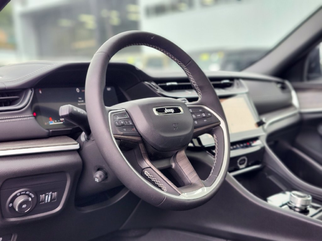 New 2026 Jeep Grand Cherokee Limited AWD/4WD image 19