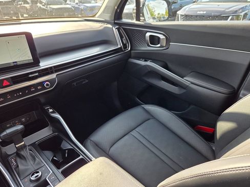 Used 2025 Kia Sorento S AWD/4WD image 16