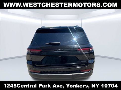 Used 2023 Jeep Grand Cherokee Limited w/ Luxury Tech Group II AWD/4WD image 4